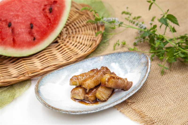 すいかの皮の豚肉巻き