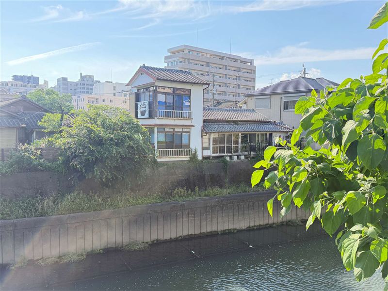 ①店舗外観